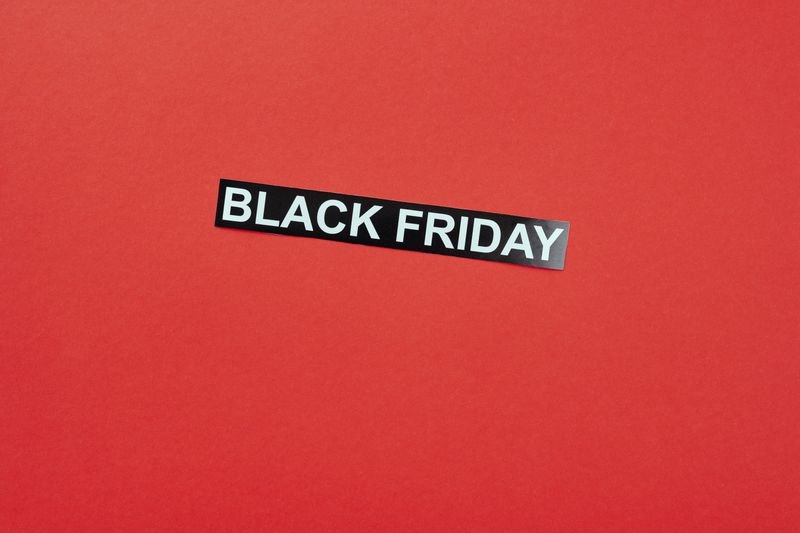 Descontos na Black Friday: estratégias para pagar menos